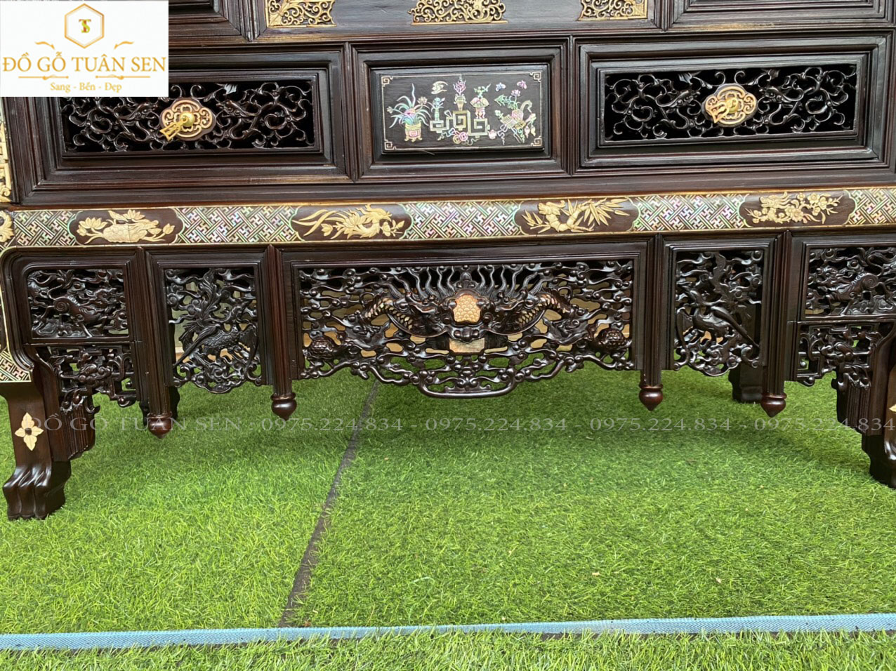 tủ thờ huế được khảm toàn bộ ốc đẹp và ngà voi quý hiếm 