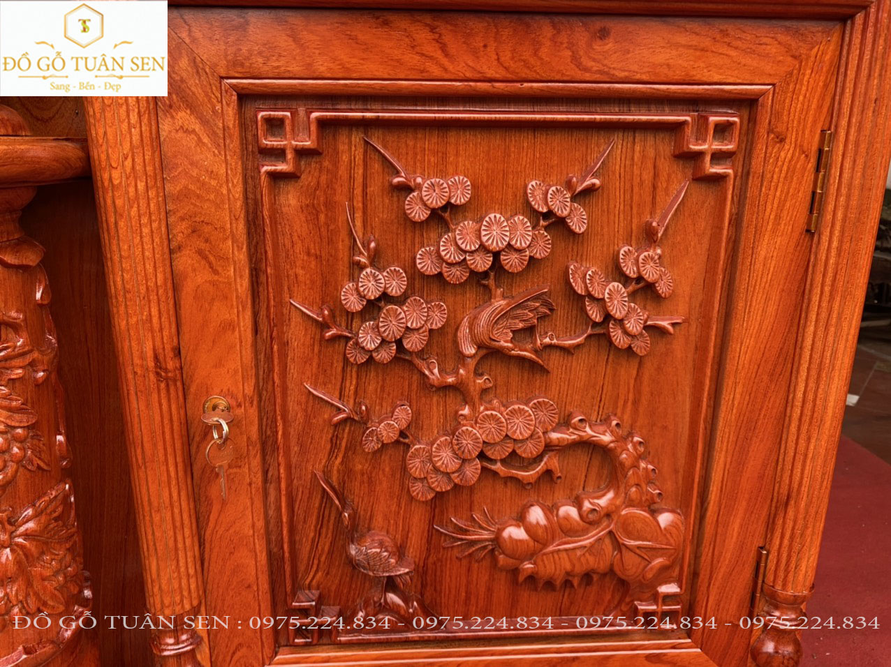 Hình ảnh chi tiết Kệ tivi gỗ hương cột nho 