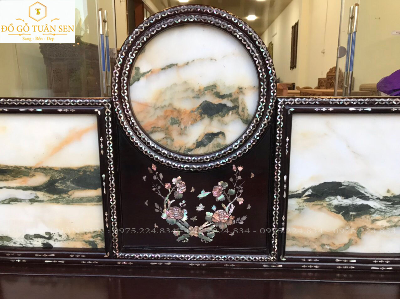 Lô tựa chính giữa