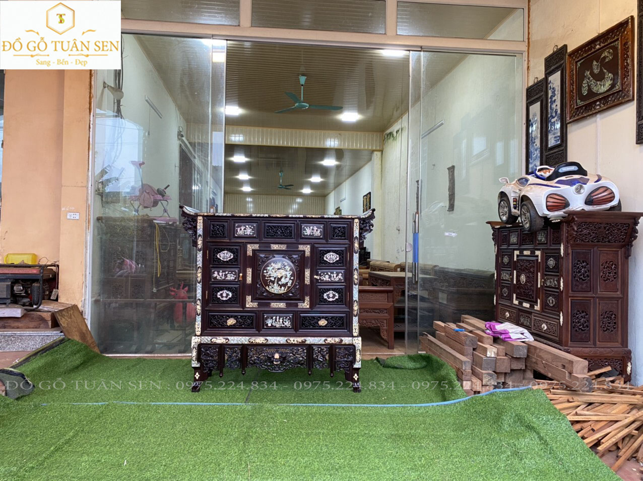 tủ thờ huế được khảm toàn bộ ốc đẹp và ngà voi quý hiếm 